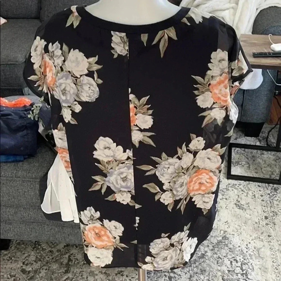 Forevwr 21 Floral Sheer Shortsleeve Top - Picture 3 of 4